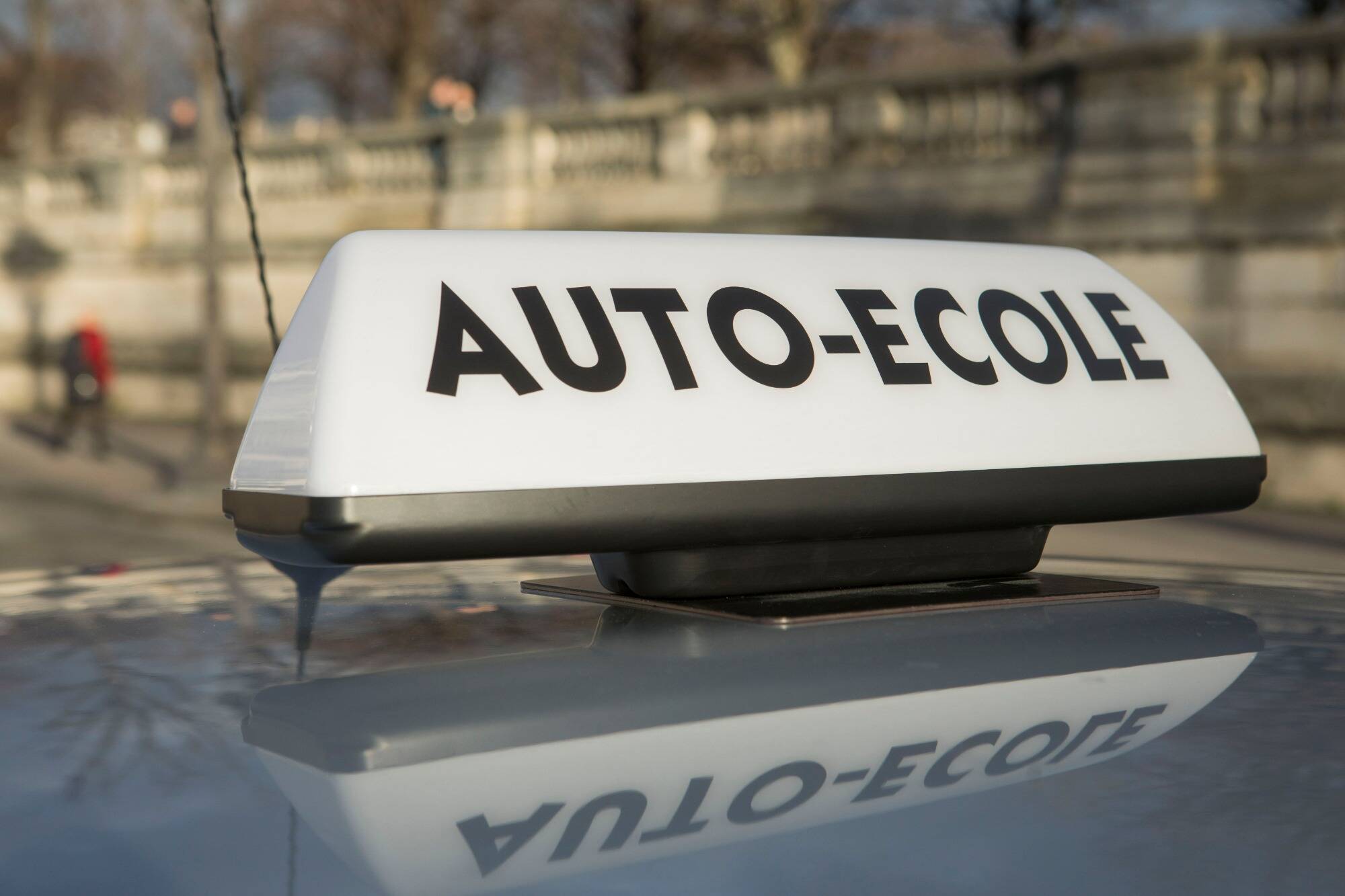 Permis dès 17 ans: comment des stages de perfectionnement pour les jeunes permettent d'être plus à l'aise au volant après l'obtention du permis