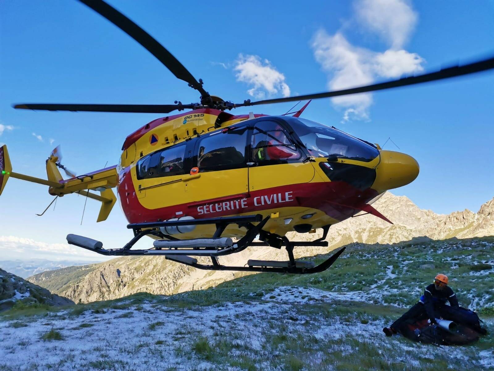Son petit-fils chute dans un accident de luge, une grand-mère décède en essayant de le sauver