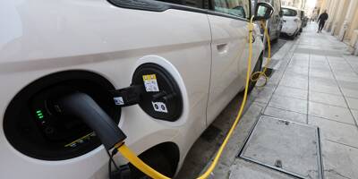 Automobile: les ventes d'électriques explosent, les matières premières inquiètent, selon un rapport