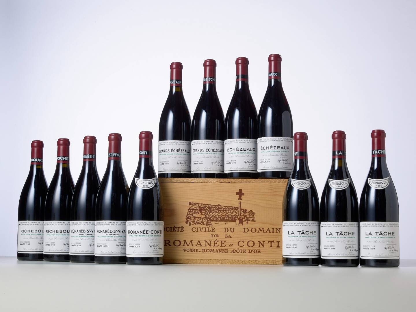 Ici, de vraies bouteilles de Romanée-Conti, vendues aux enchères en 2022. Photo d'illustration. 