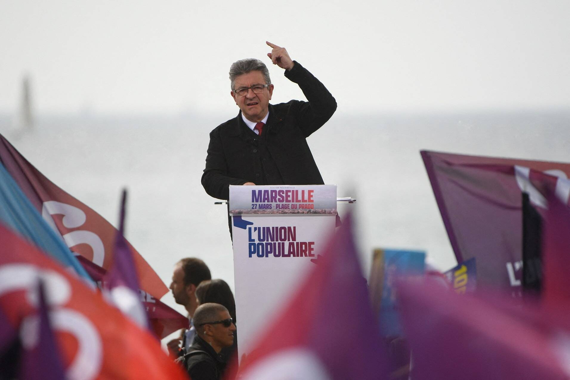 Elections législatives: au 2e tour, LFI demandera à ses électeurs de ne pas voter RN, le camp présidentiel penche pour le "ni ni"