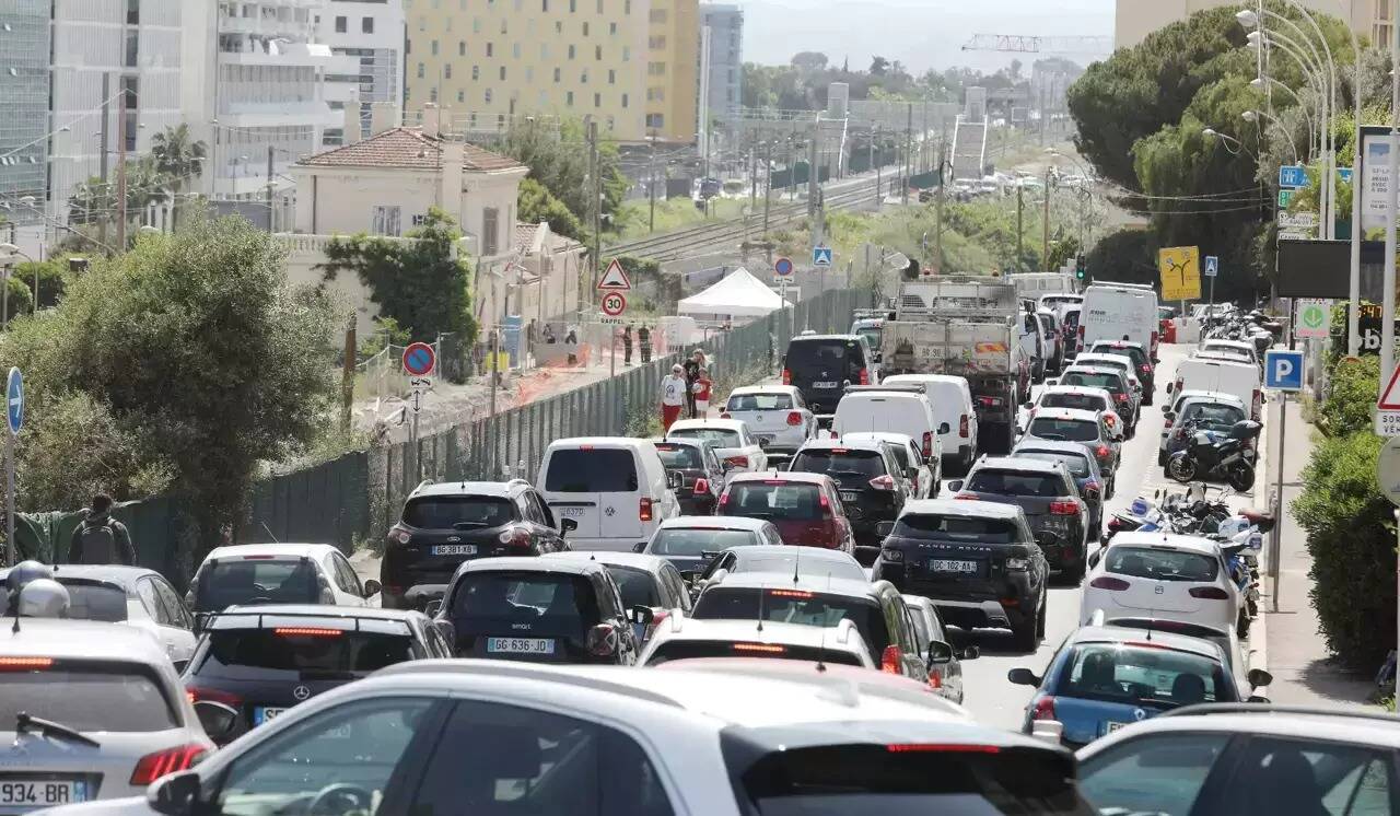 Trafic compliqué ce mercredi à Nice et Cagnes: voie Mathis saturée, nouveau tunnel bouché et Prom embouteillés, route du bord de mer paralysée