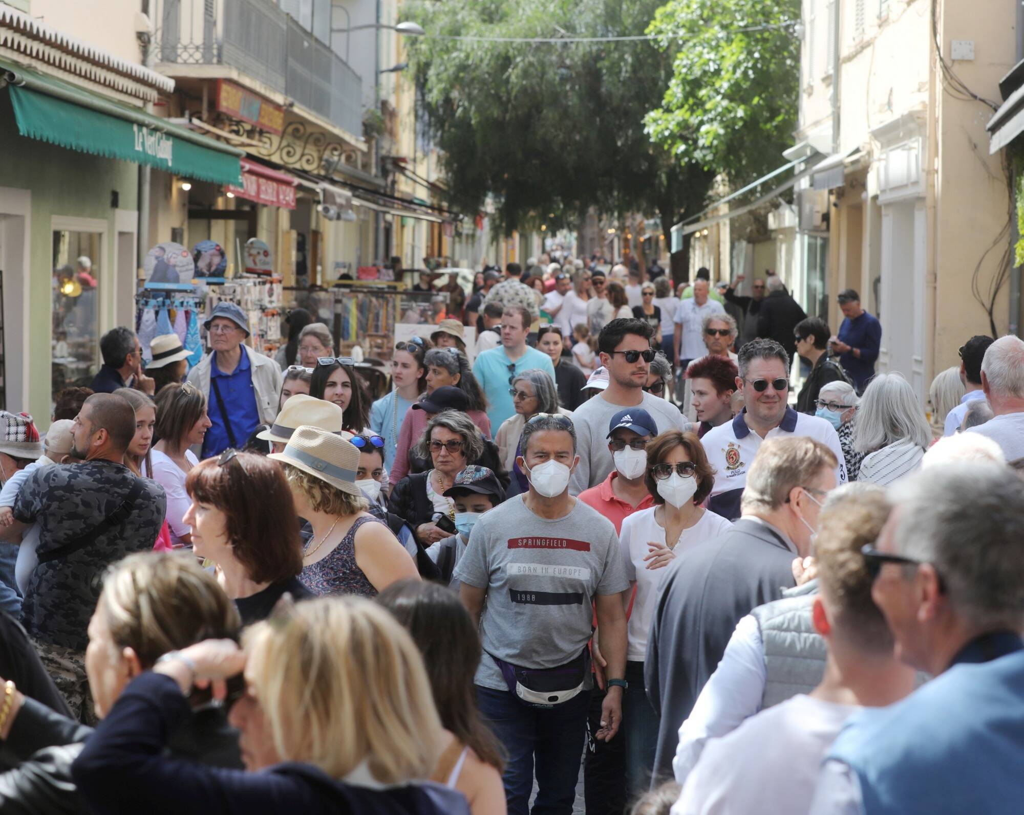La 7ème vague de Covid-19 s'essouffle en France