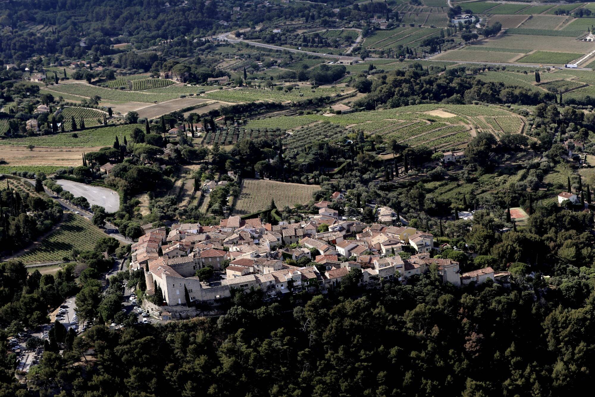 "J'ai mis 8 mois à trouver un appartement": face aux locations touristiques, ils racontent leur galère pour se loger