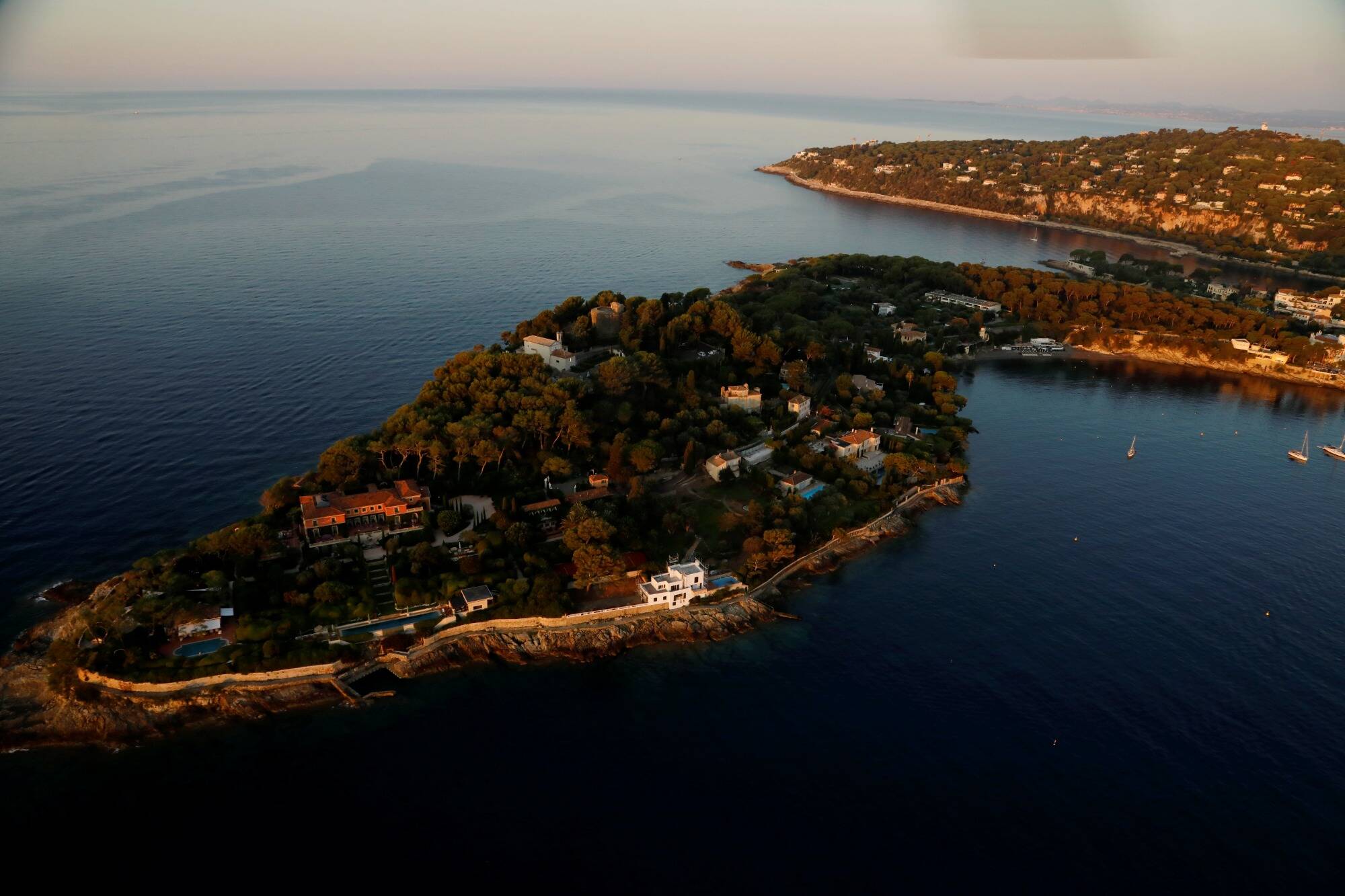 Accord européen pour utiliser les revenus des avoirs russes afin de reconstruire l'Ukraine: quels sont les biens gelés dans les Alpes-Maritimes?