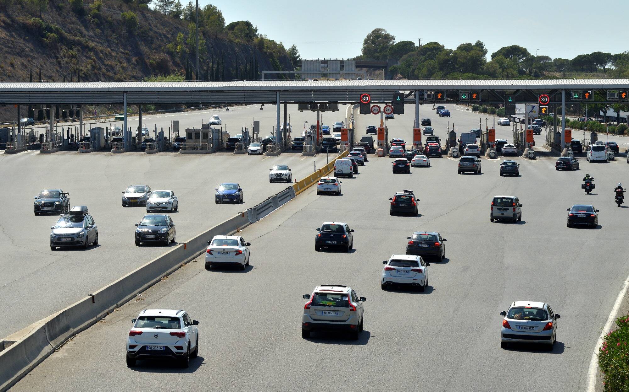 Pourquoi le département des Alpes-Maritimes est-il le plus représenté sur les plaques d'immatriculation en France?