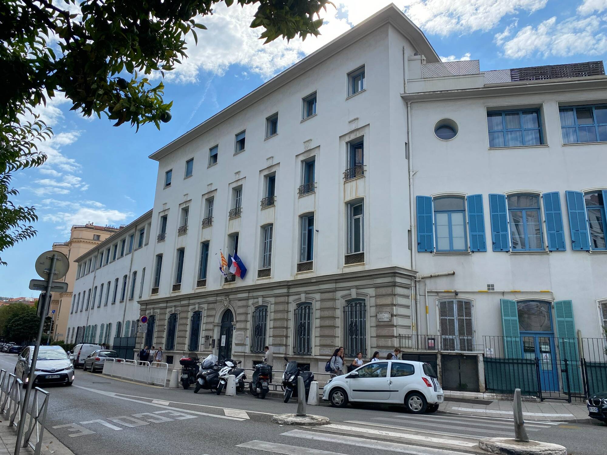 "Faire exploser le lycée à coup de lance-roquette": la police intervient dans cet établissement de Nice après des menaces anonymes