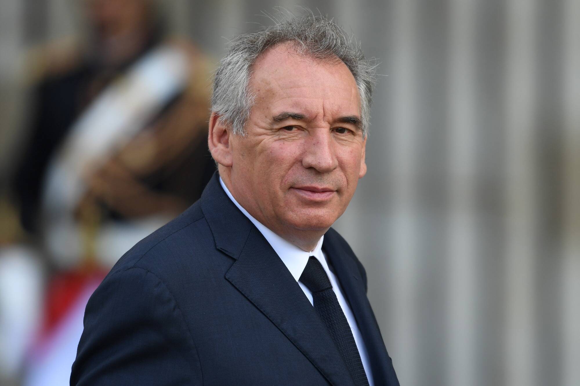 Nouveau gouvernement: le nom du Premier ministre attendu, François Bayrou reçu par Emmanuel Macron... suivez notre direct