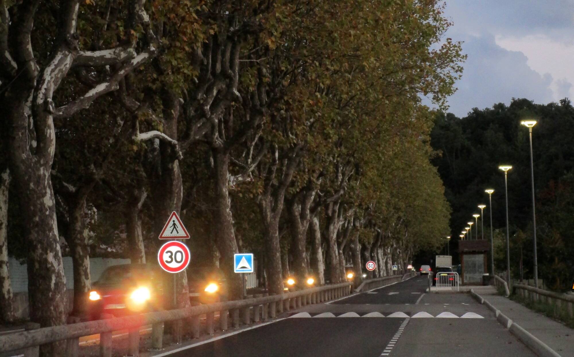 Dans cette commune des Alpes-Maritimes, des lampadaires sont pilotés par le soleil et par Linky, une première en France