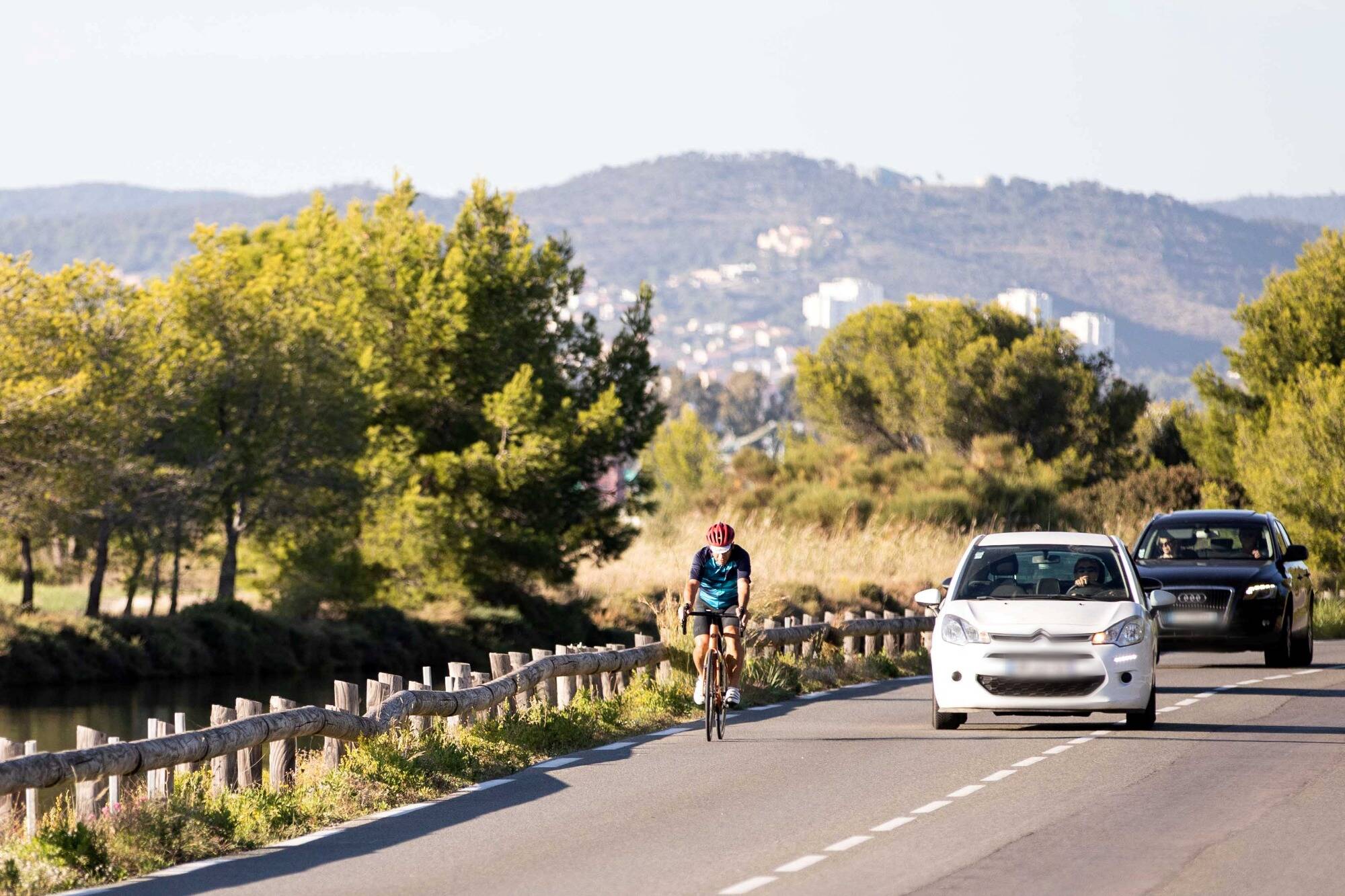 Hors agglomération, c'est une question de vie ou de mort: avec 244 cyclistes tués en 2022, les associations s'alarment
