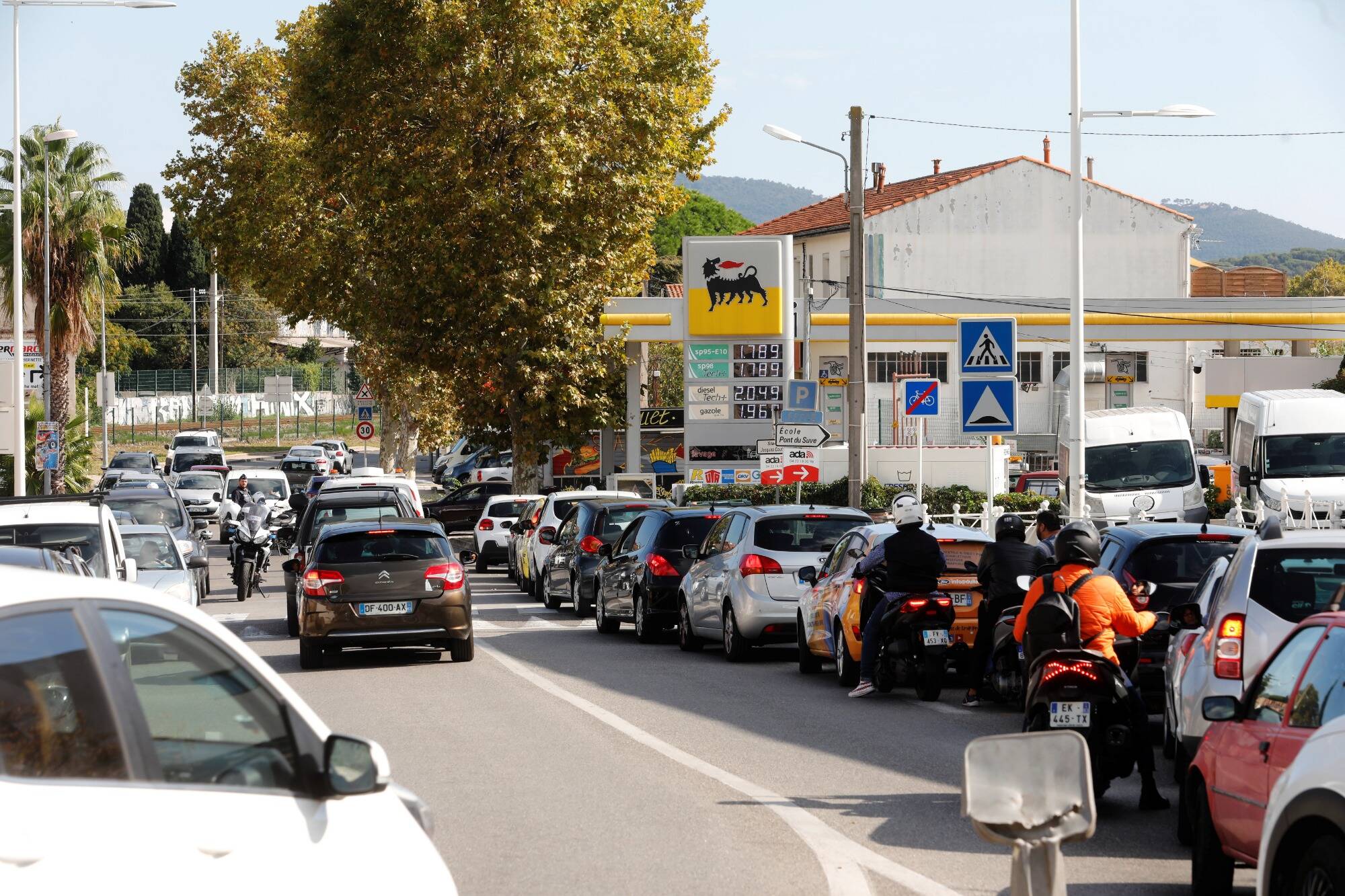 Professions prioritaires, stations essences disponibles, restrictions... Nos réponses à toutes vos questions sur la pénurie de carburants