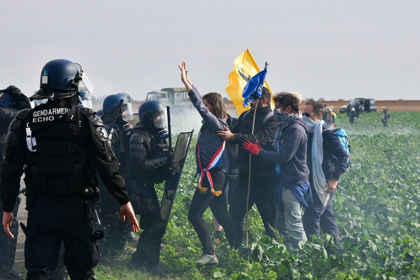 Les mobilisations contre les méga-bassines dans les Deux-Sèvres ce weekend s'annoncent comme un nouveau défi pour l'exécutif. 