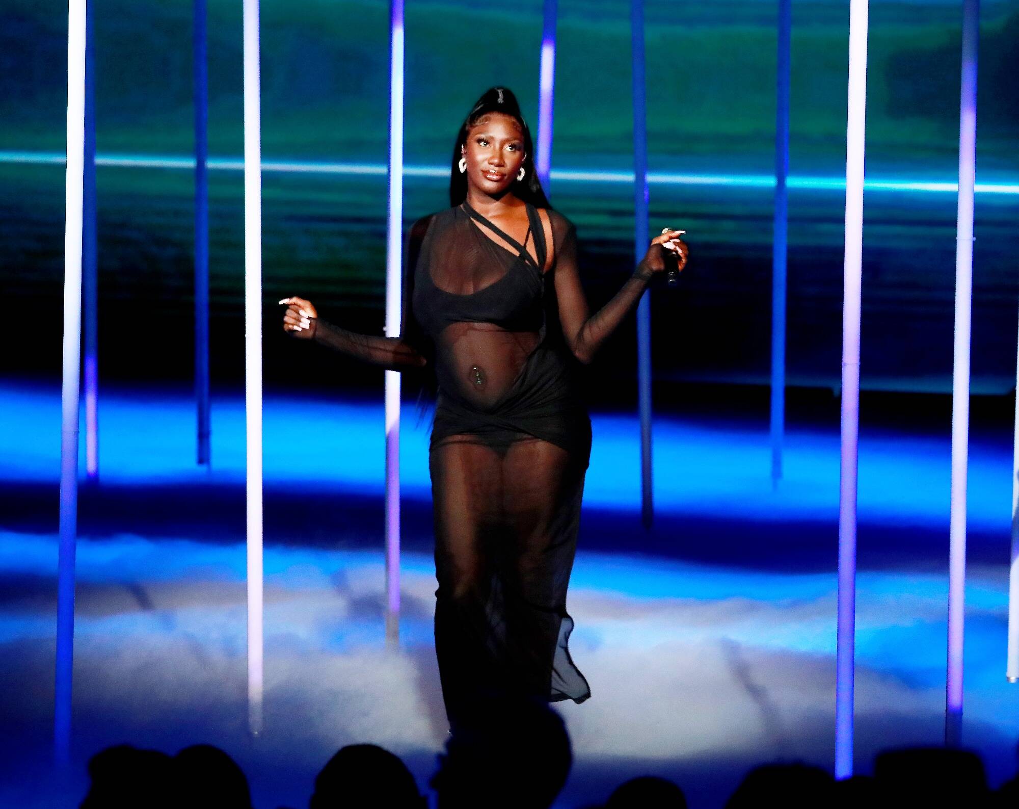 Ils avaient déployé une banderole "raciste et discriminatoire" visant Aya Nakamura: des identitaires condamnés à de la prison ferme