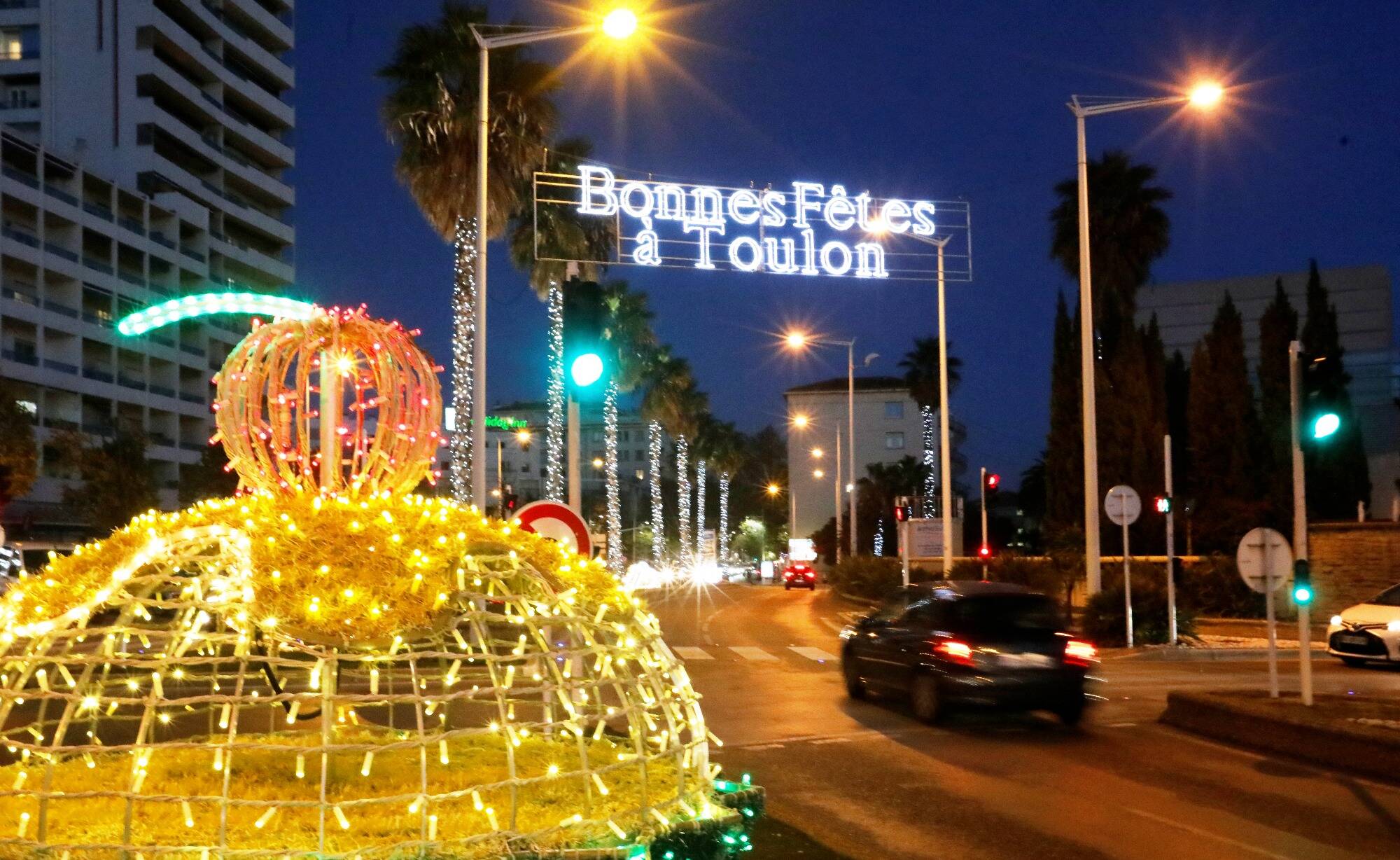 Pourquoi les décorations de Noël sont-elles déjà installées en septembre à Toulon?
