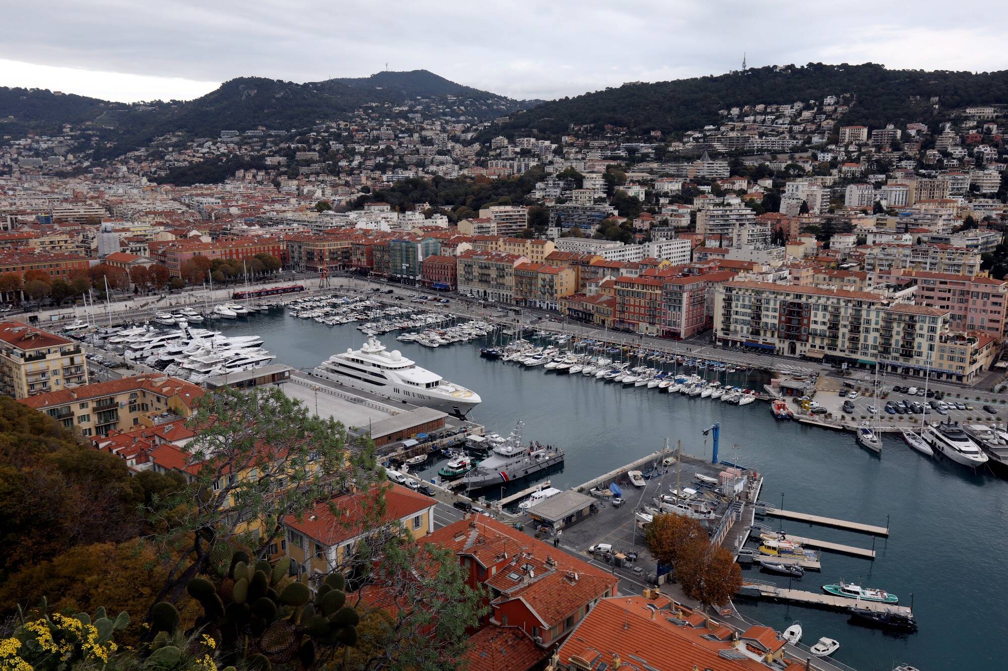 Tragic Incident: 26-Year-Old South African Woman Falls to Her Death from Private Yacht in Nice