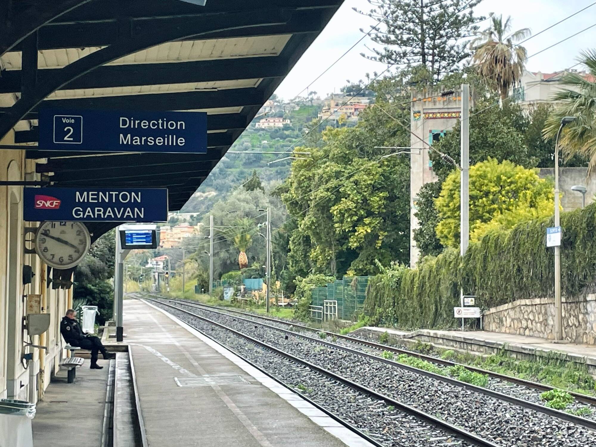 Pourquoi le trafic des trains est-il momentanément interrompu entre Menton et Vintimille