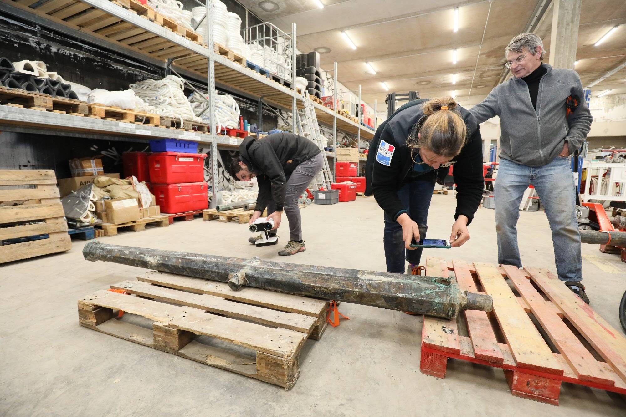 Les premières pistes sur l'histoire des cinq canons découverts en janvier à Antibes