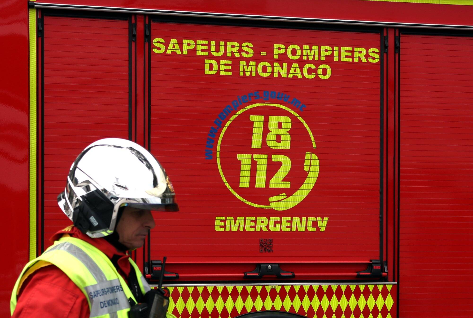 Trois personnes incommodées par un produit chimique prises en charge par les pompiers à la piscine du collège Charles-III à Monaco
