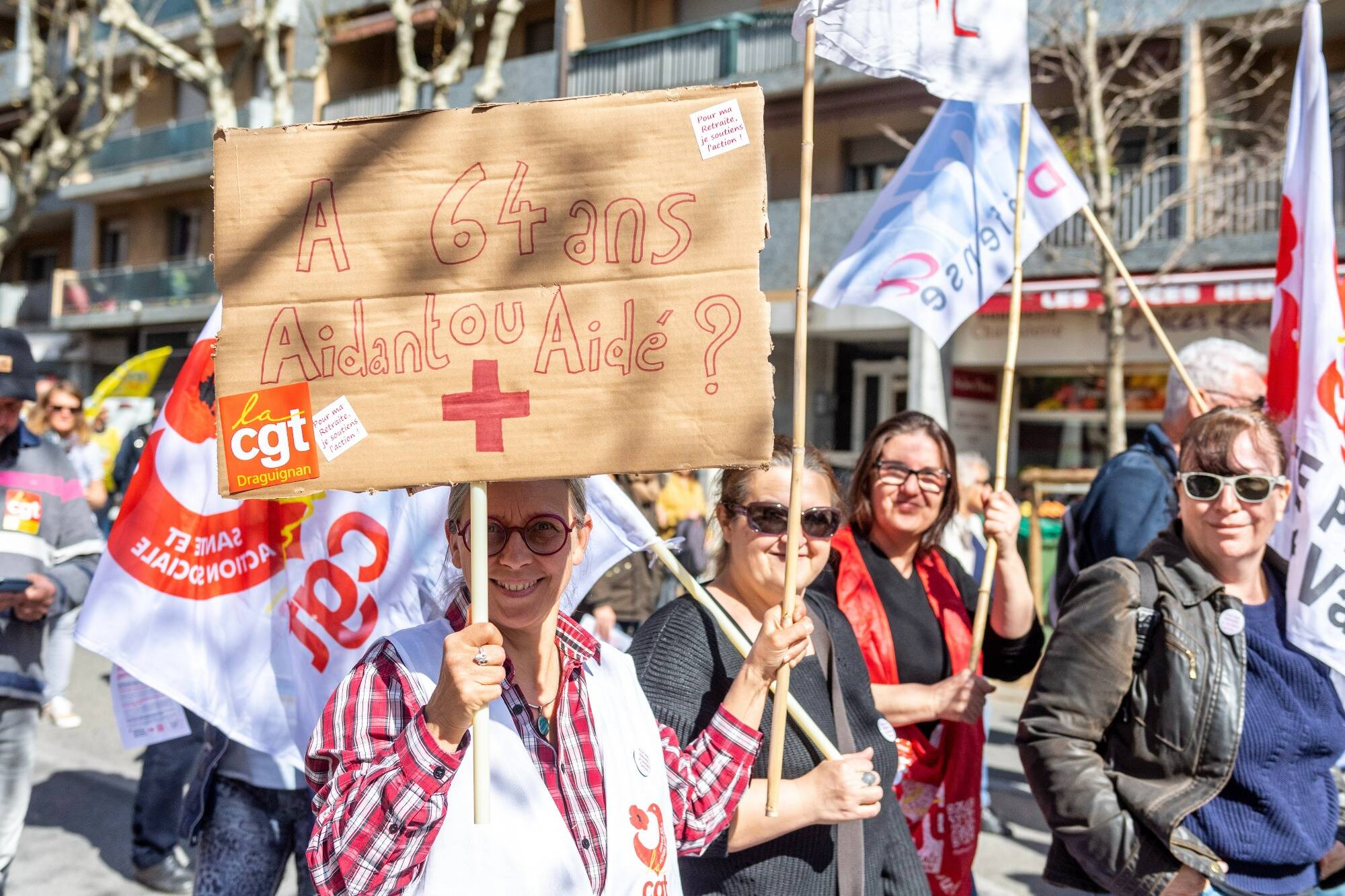 Retraites: une mobilisation en baisse dans les Alpes-Maritimes et le Var, le gouvernement rejette la demande de médiation... suivez notre direct
