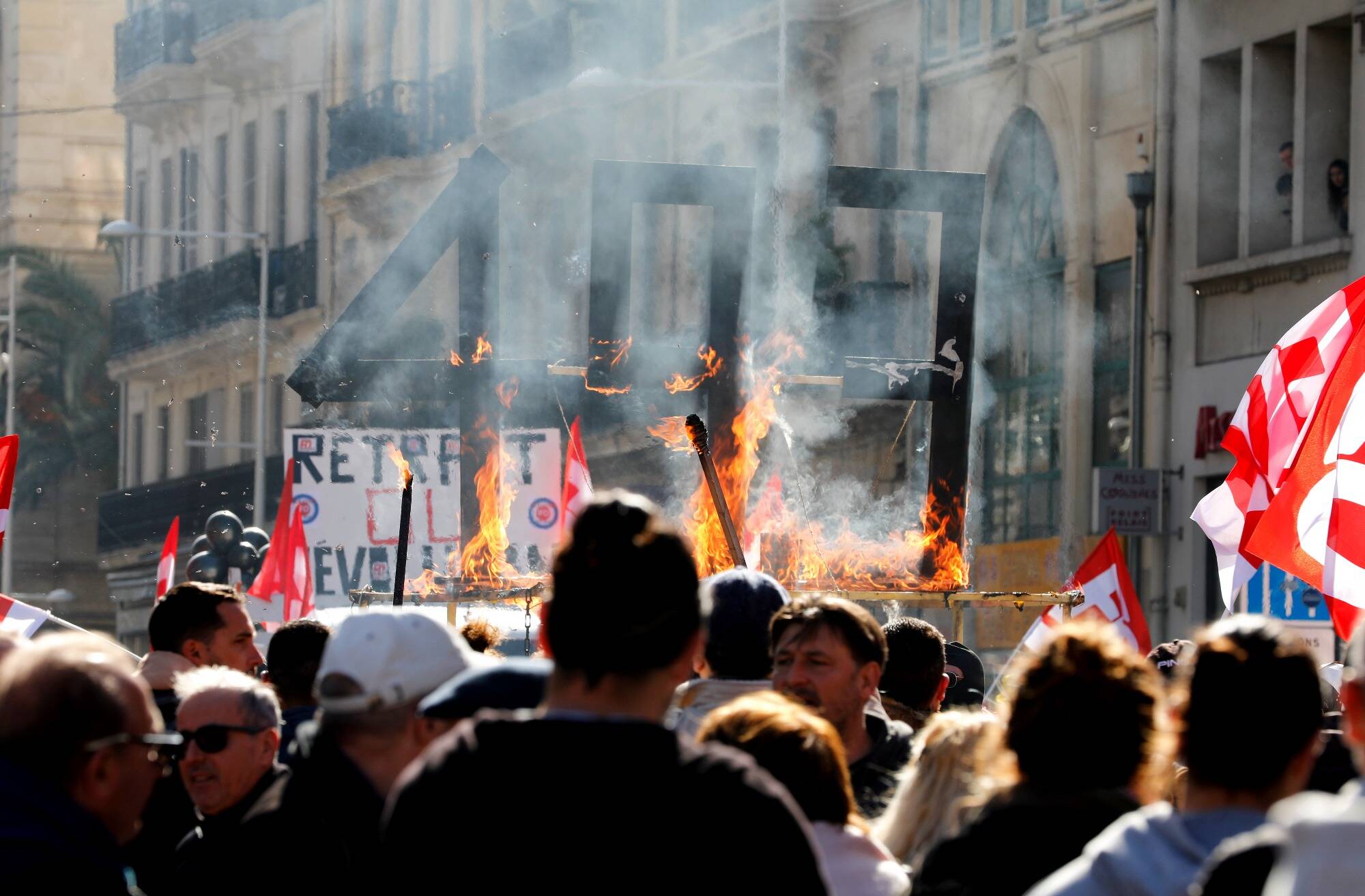 Retraites: mobilisation en baisse dans les Alpes-Maritimes et le Var, des heurts à Paris... suivez notre direct