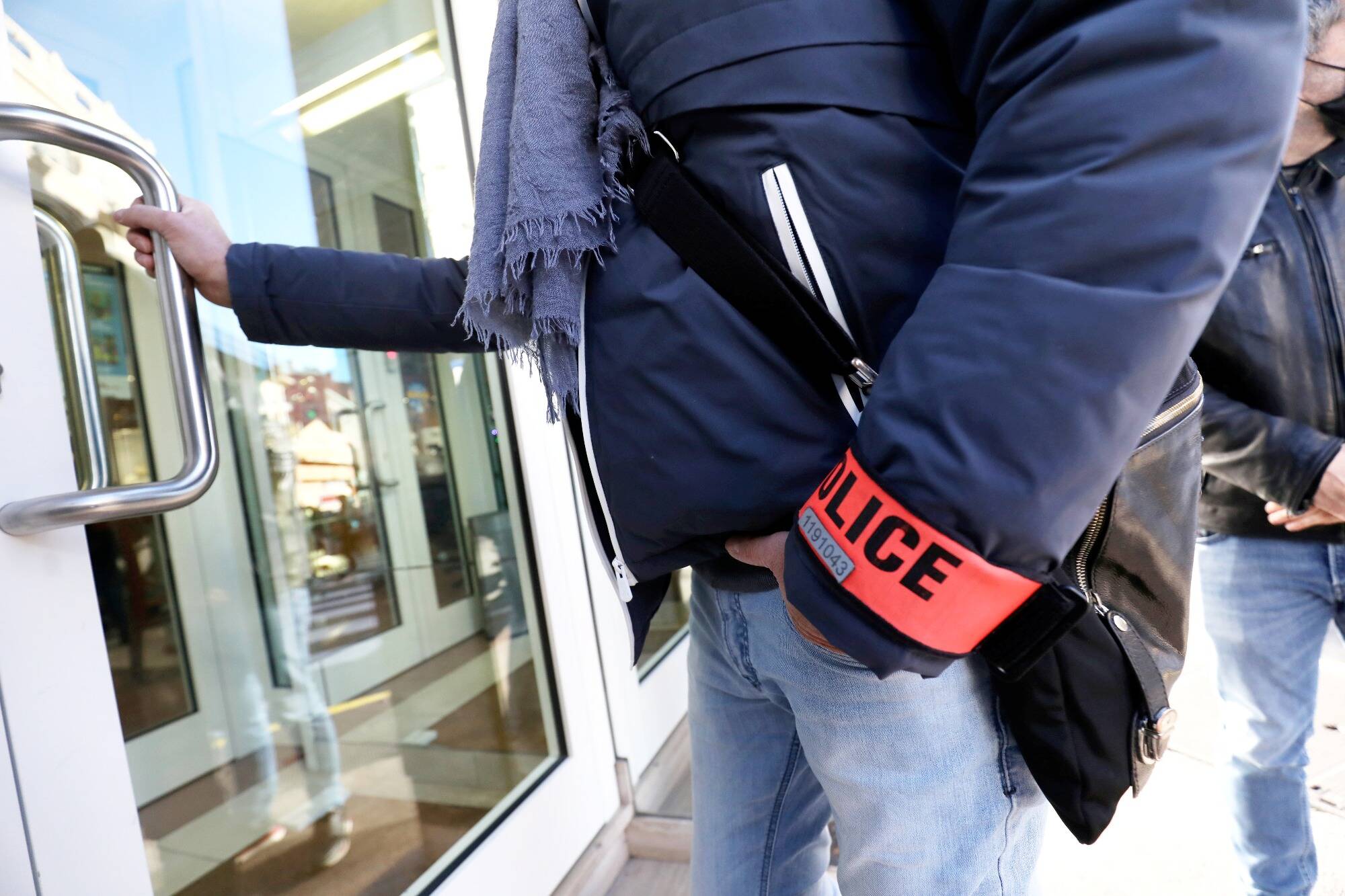 Un commerçant a-t-il le droit d'afficher les photos de ses voleurs sur sa vitrine?