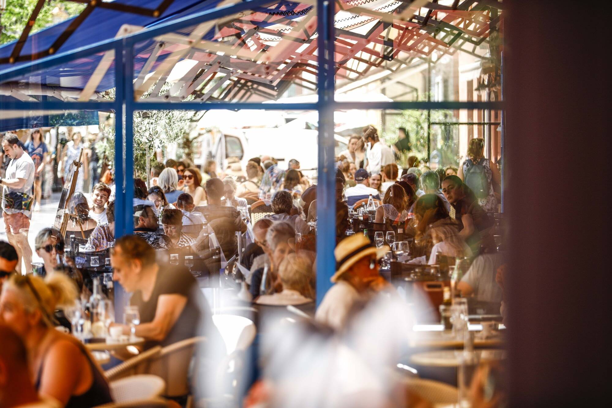 Vous restez plus de 30 minutes en terrasse? Votre café vous coûtera plus cher dans ce café d'Europe