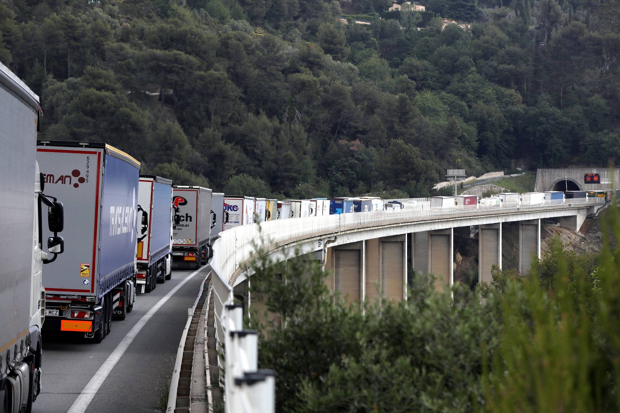 Un accident en Italie paralyse totalement le trafic entre Menton et Vintimille sur l'A8