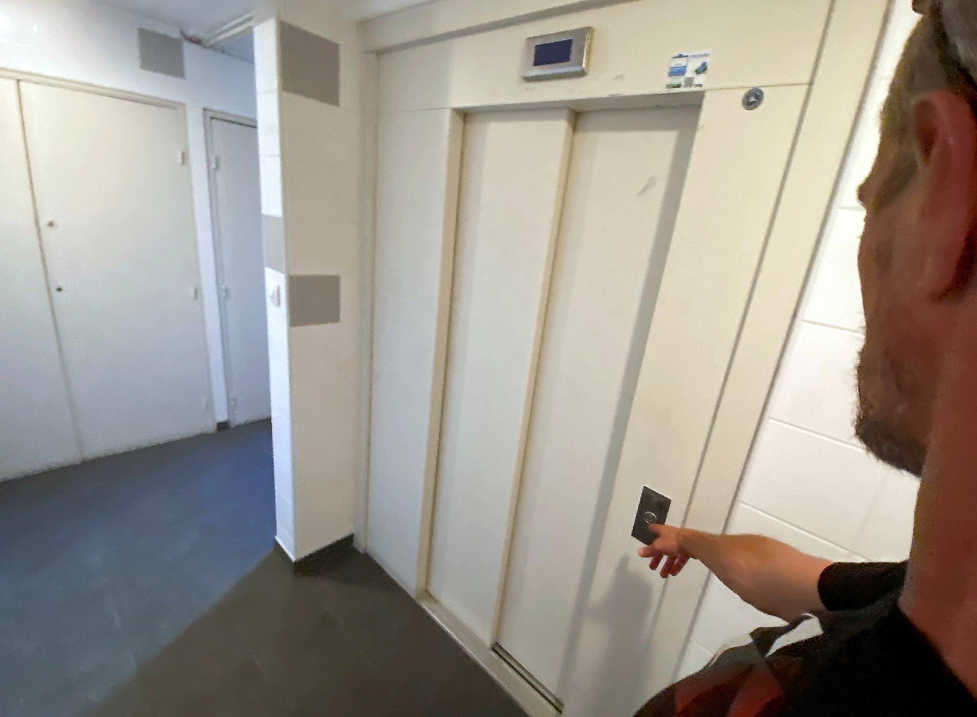 "Pour un seul téléphone, on a dû payer 66.000 euros en un mois": le nouveau "fléau" des vols de cartes SIM qui immobilisent les ascenseurs