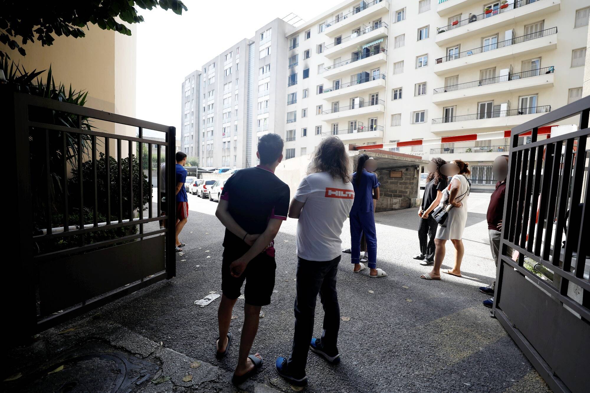 "Ce sont des images qu'on ne veut pas voir": les voisins de l'appartement ravagé par les flammes à Nice racontent une nuit tragique
