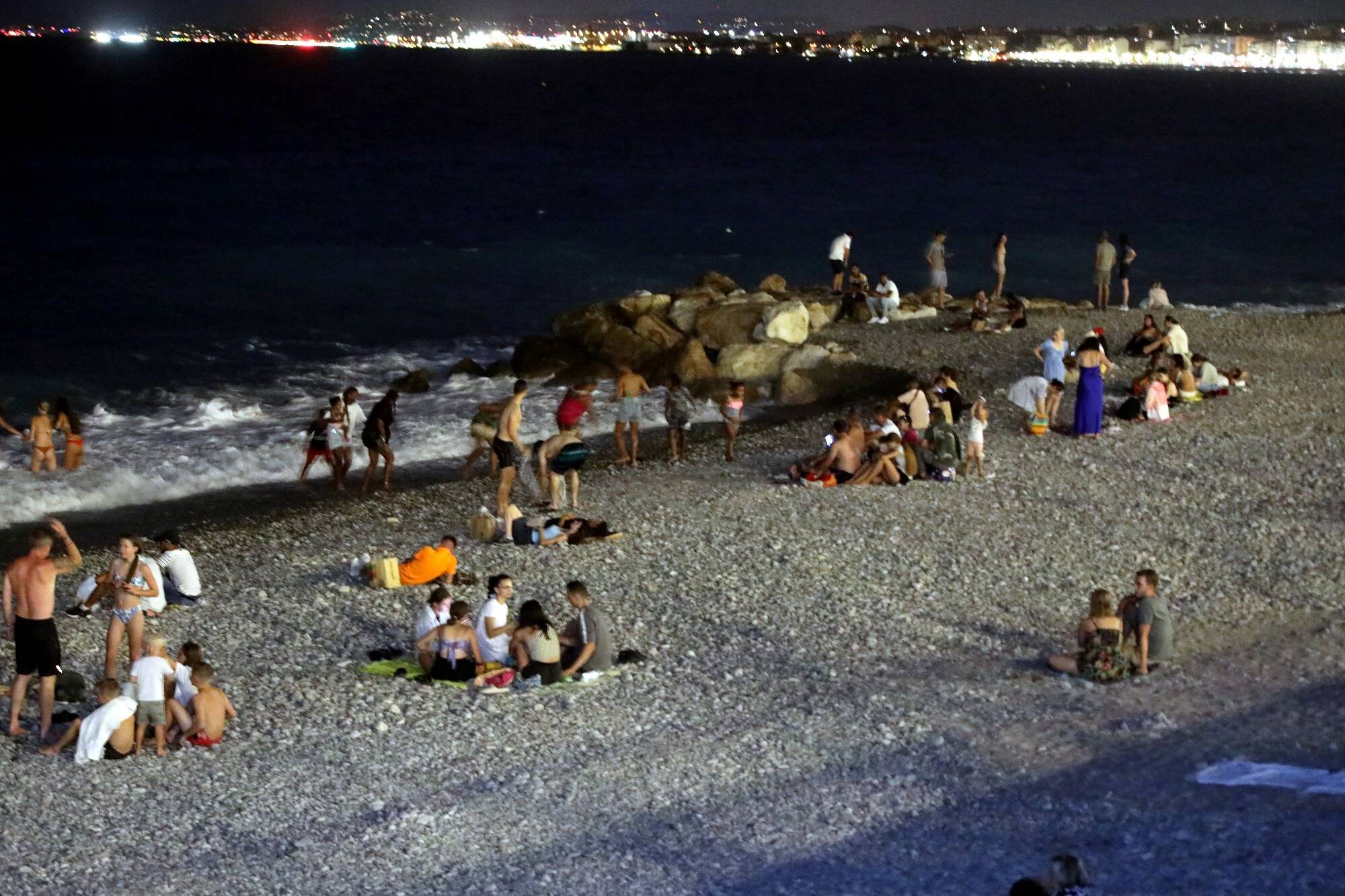 Une femme agressée et volée sur une plage de Nice en pleine nuit: un jeune condamné à six mois de prison