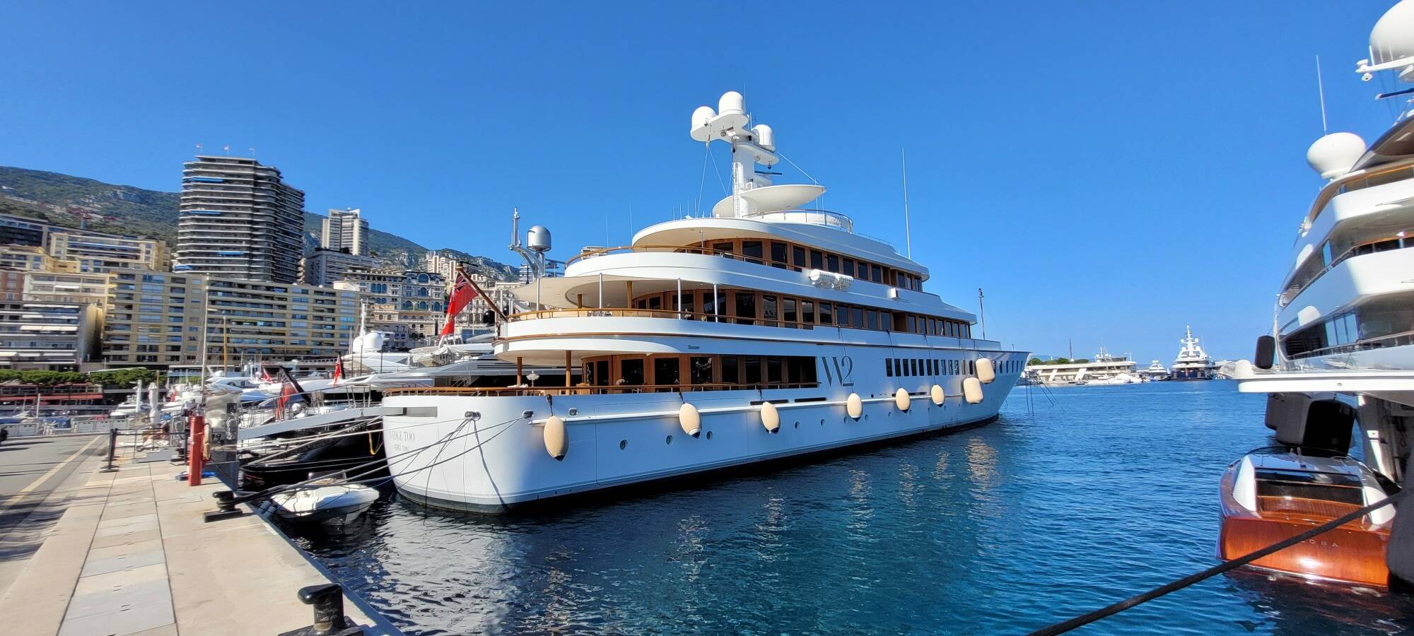 "Homicide involontaire ou tentative de naufrage": une enquête ouverte après une collision entre un petit bateau et un yacht ayant provoqué la mort d'une Américaine