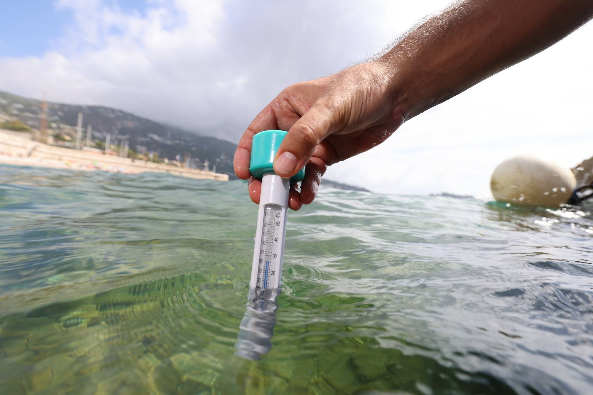 13,5°C dans le Var, plusieurs degrés perdus sur la Côte d'Azur... pourquoi la température de la mer Méditerranée est-elle si basse?