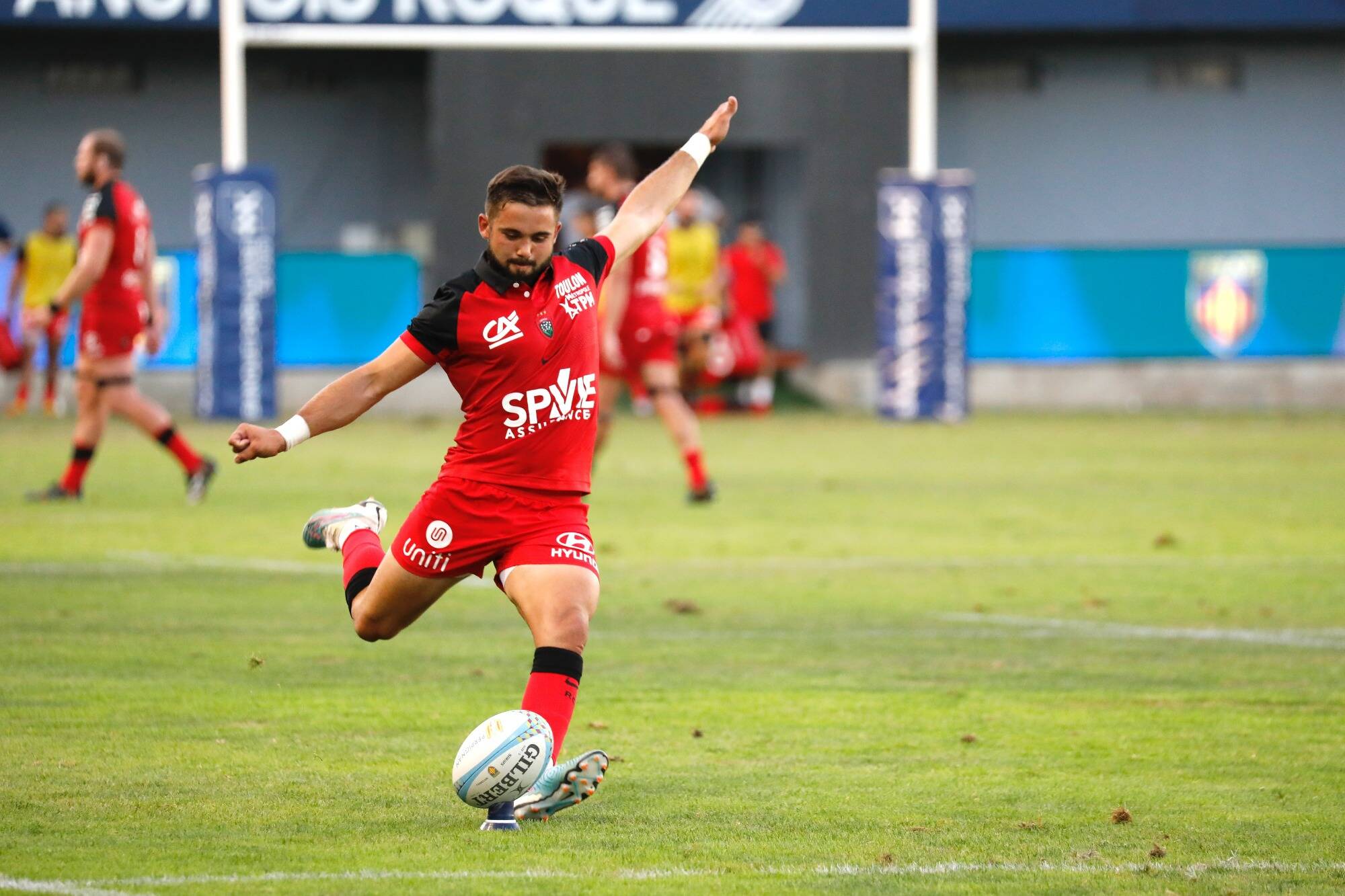 Avec huit nouvelles têtes pour le retour du Top 14, découvrez la composition du RCT face à Lyon