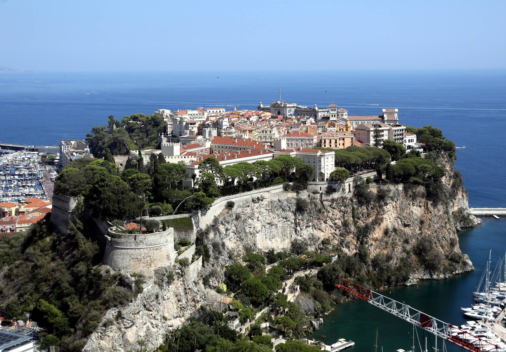 Cinq commerces de bouche épinglés à Monaco-Ville pour des infractions relatives au droit du travail et à la sécurité alimentaire