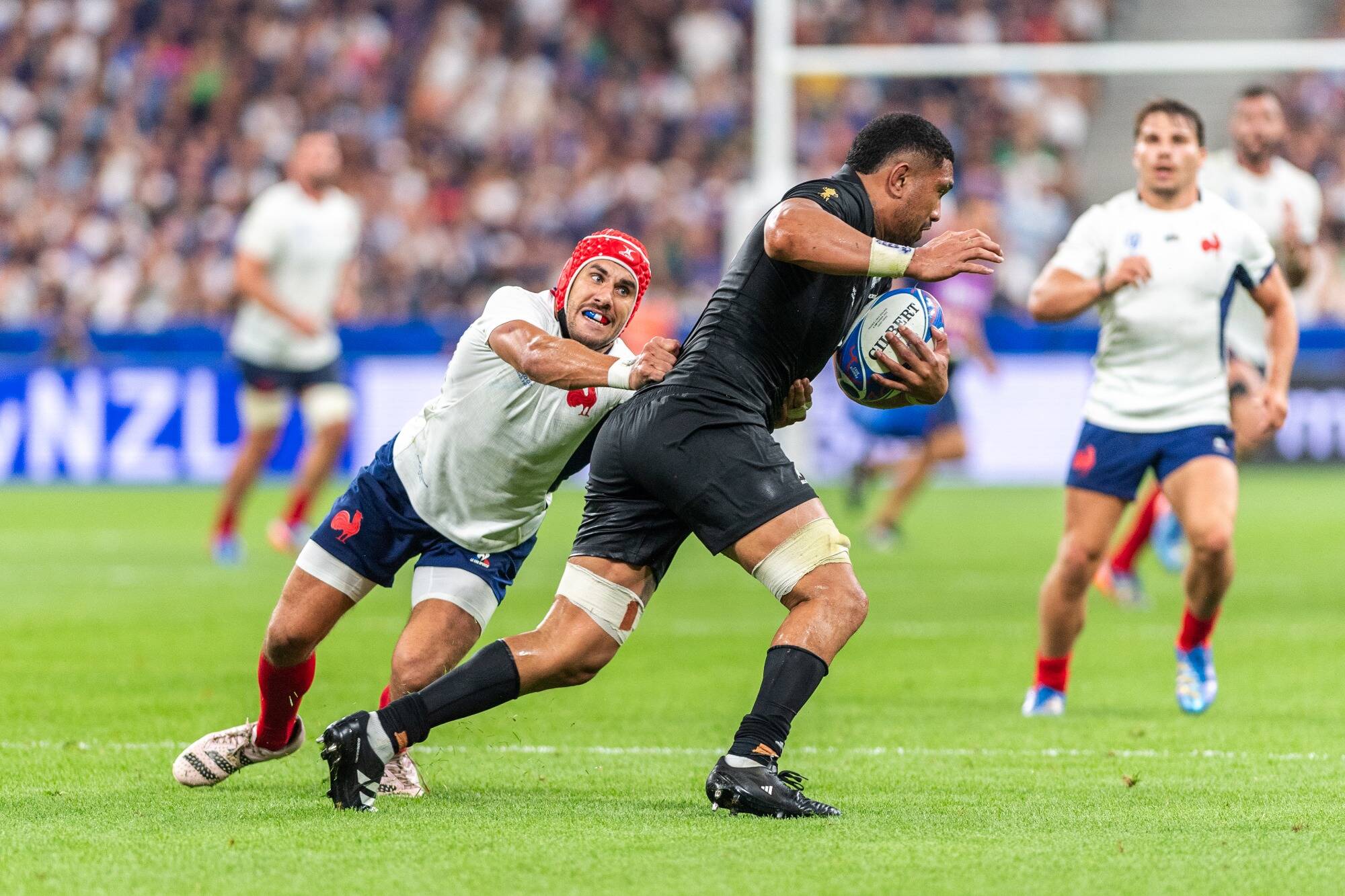 "On s'est fait taper sur les doigts à la mi-temps": Gabin Villière revient sur la victoire des Bleus face à la Nouvelle-Zélande