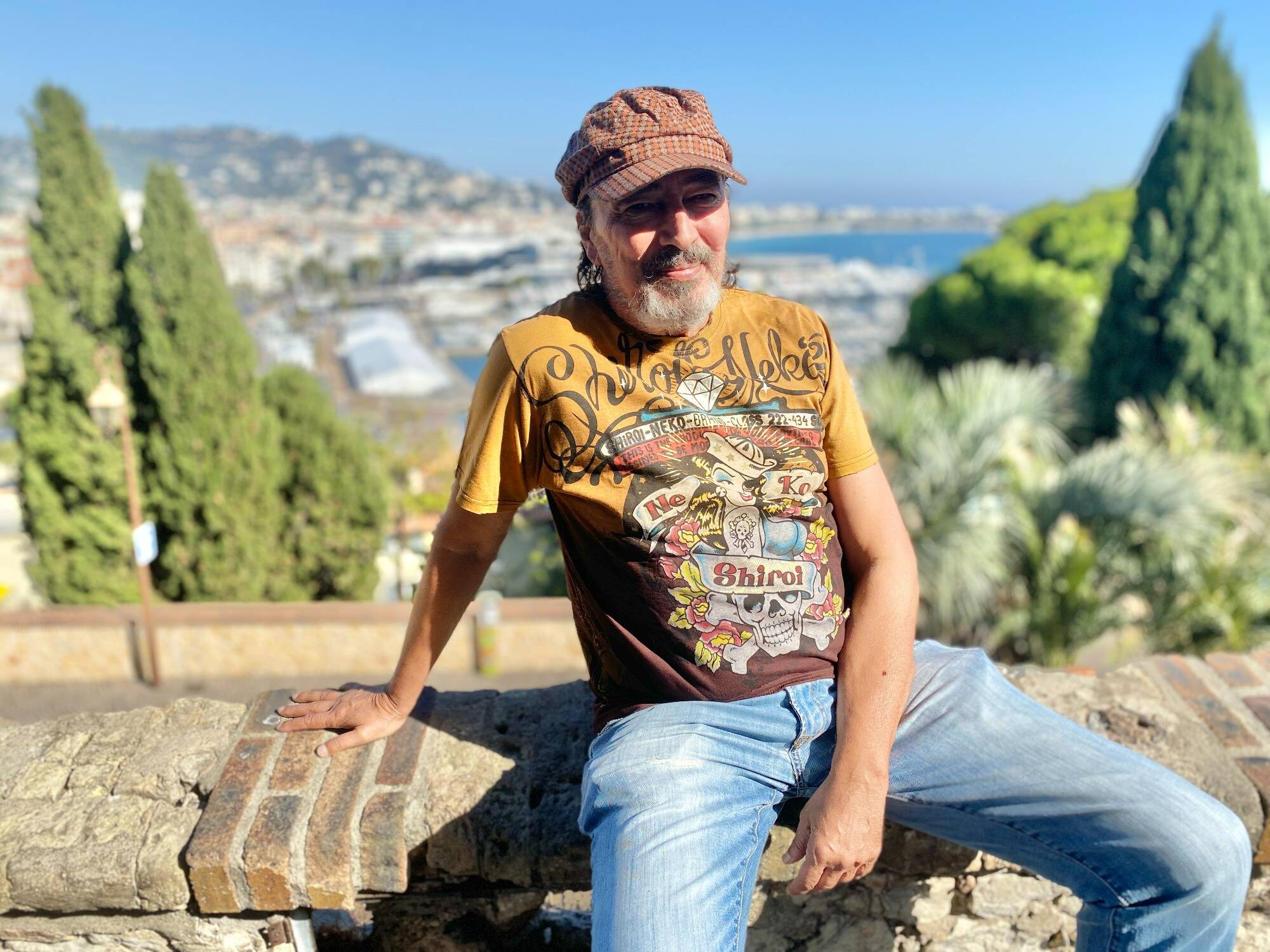 "Passionné", "homme vrai", "révolutionnaire"... De Michel Platini au PSG, le monde du football pleure la disparition de Didier Roustan