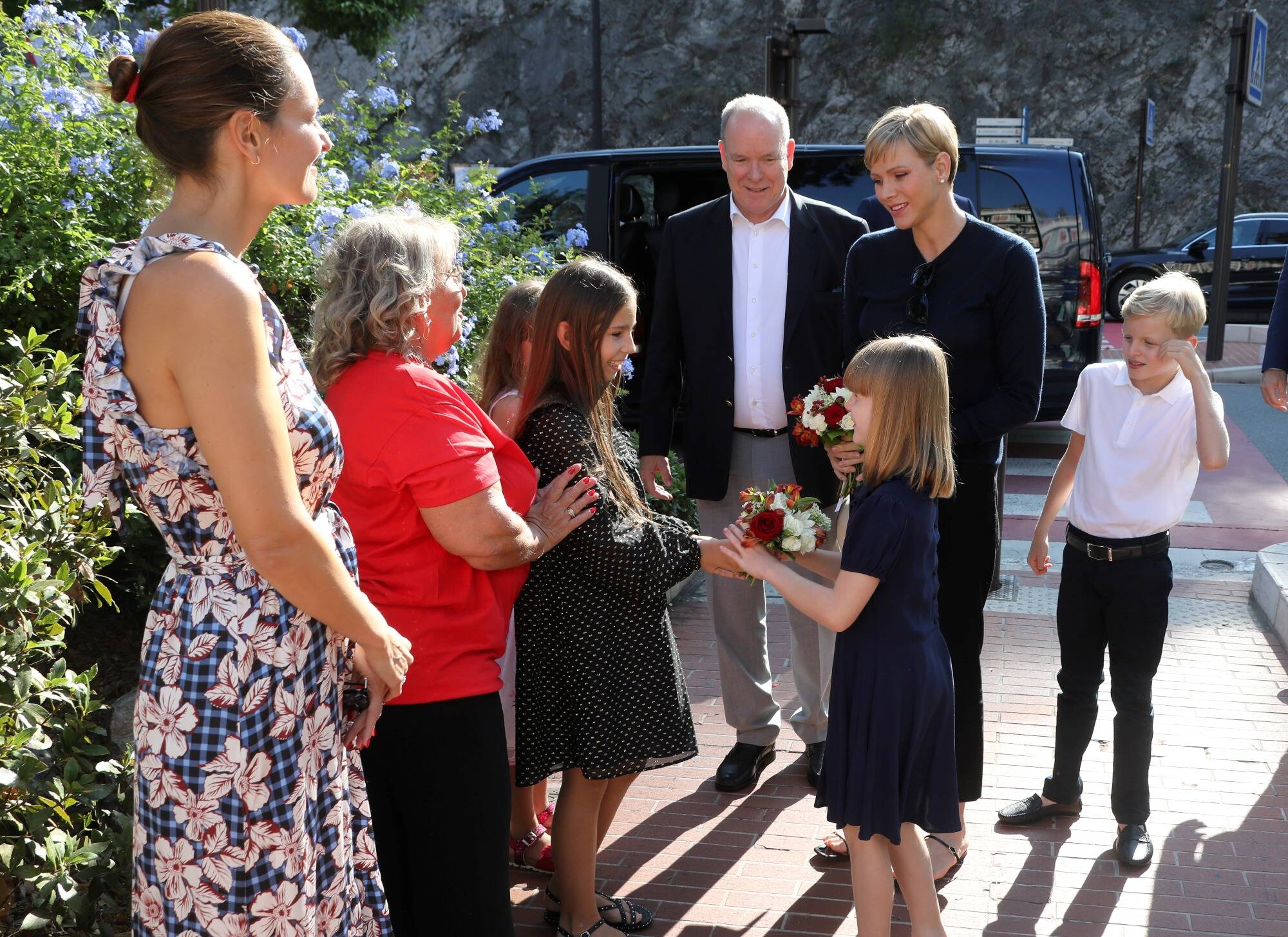 Le prince Albert, la princesse Charlène et leurs enfants réunis à Monaco pour soutenir une association Suvrant pour le bien-être à l'hôpital