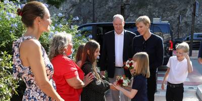 Le prince Albert, la princesse Charlène et leurs enfants réunis à Monaco pour soutenir une association Suvrant pour le bien-être à l'hôpital