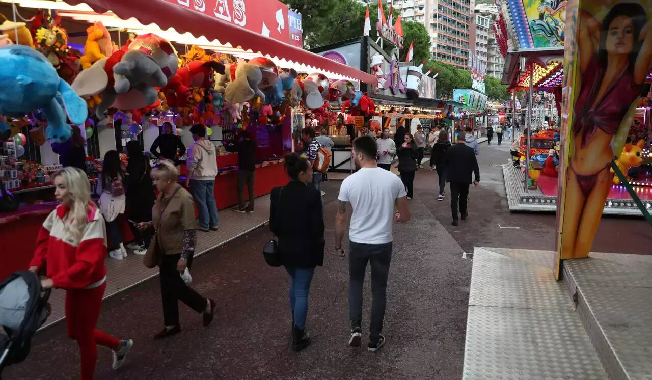 Fermée à cause du vent, la foire attractions de Monaco rouvre partiellement ses portes