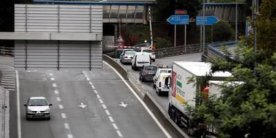 Intempéries dans les Alpes-Maritimes: plus de 12 kilomètres de bouchons en direction de l'Italie sur l'autoroute A8