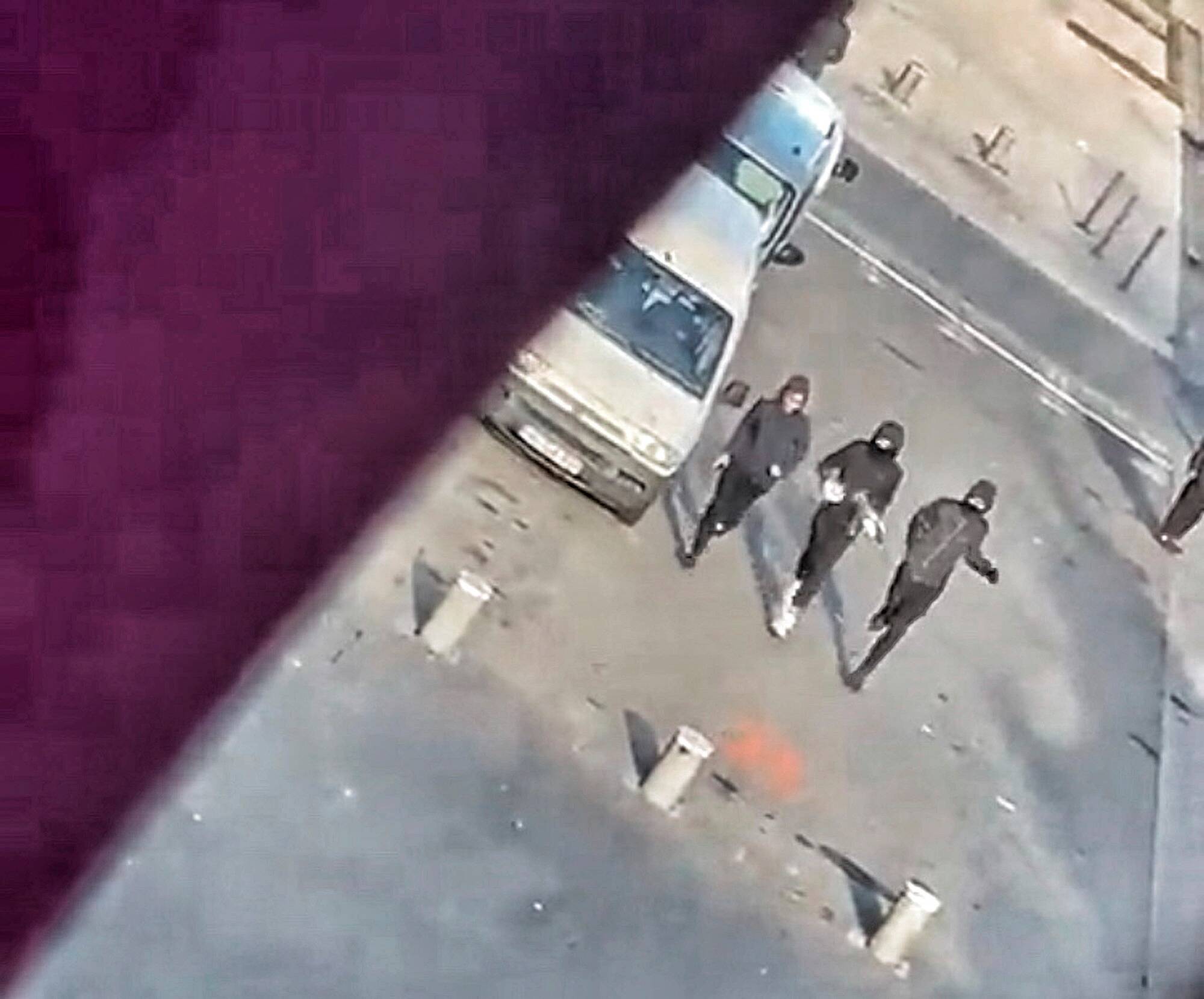 Coups de feu aux Moulins à Nice: la vidéo choc d'un homme avec une arme de guerre au coeur du quartier