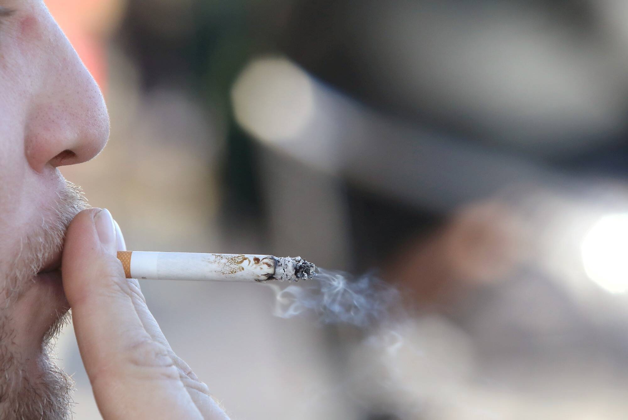 "Notre modèle français doit être à suivre": les buralistes des Alpes-Maritimes militent pour que l'on ne puisse pas ramener trois cartouches de tabac supplémentaires de l'Italie