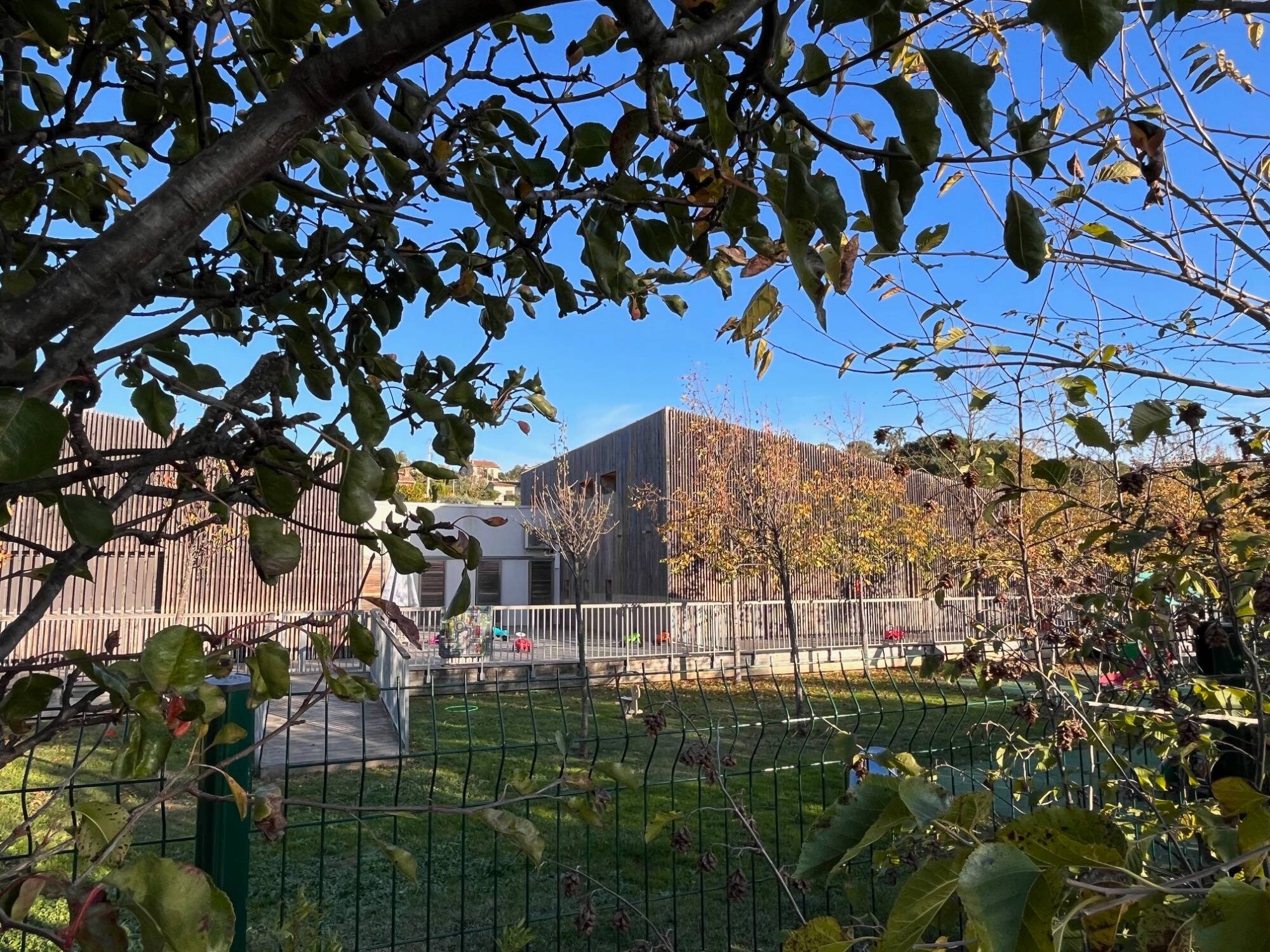 "Il y aura d'autres drames si rien ne change": la vive inquiétude des employées de la crèche de Vence où un bébé a été mordu