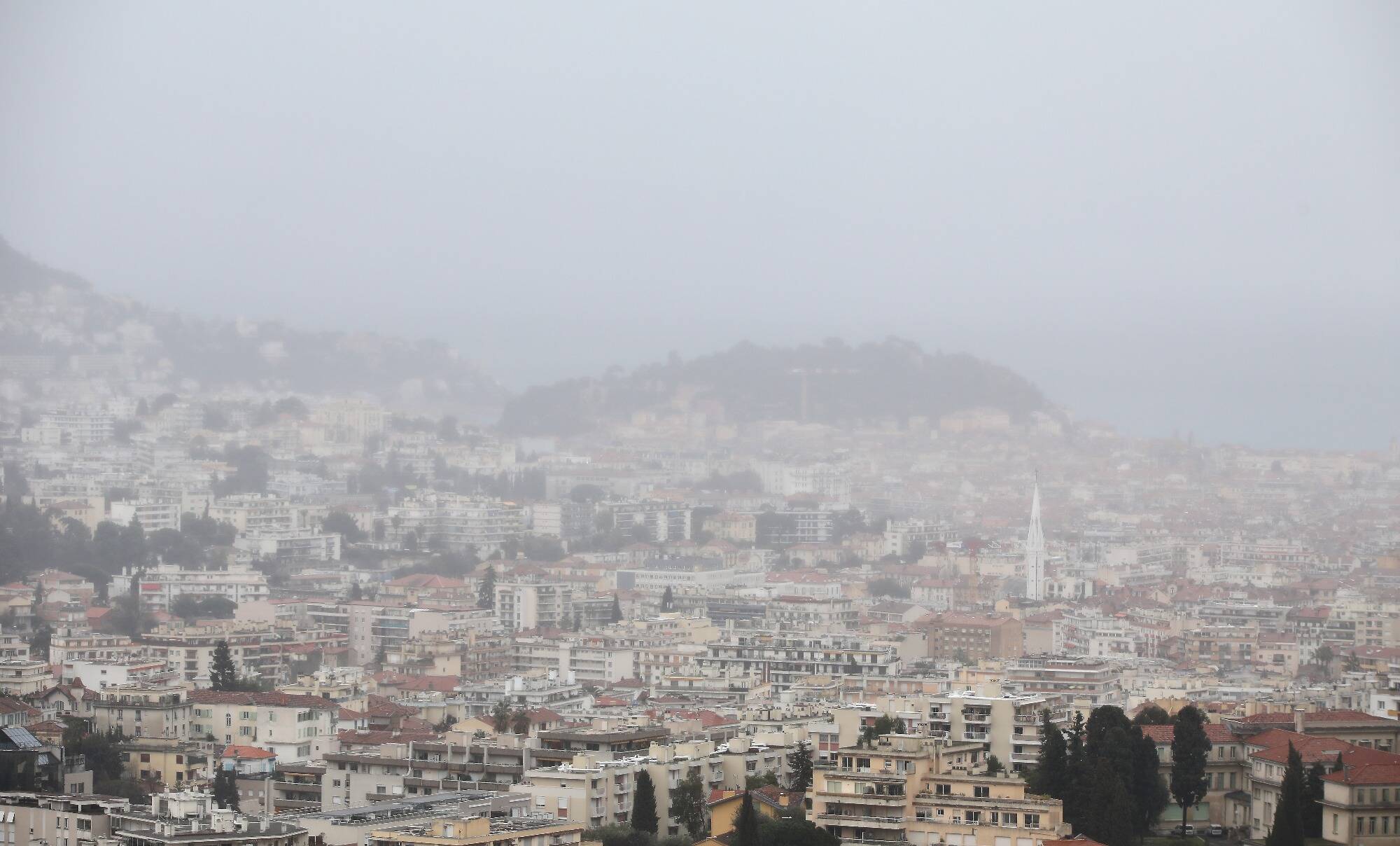 Record de pluie, route effondrée, bus en difficulté... on fait le point sur les intempéries qui frappent la Côte d'Azur