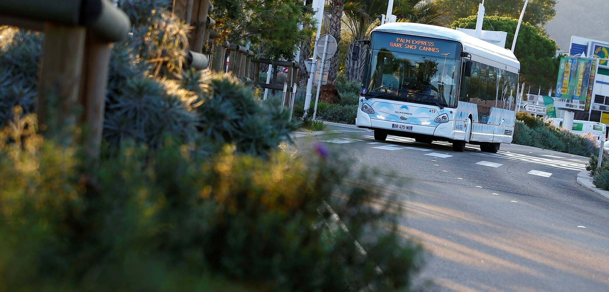 Une femme heurtée par un bus à Cannes, la conductrice extrêmement choquée
