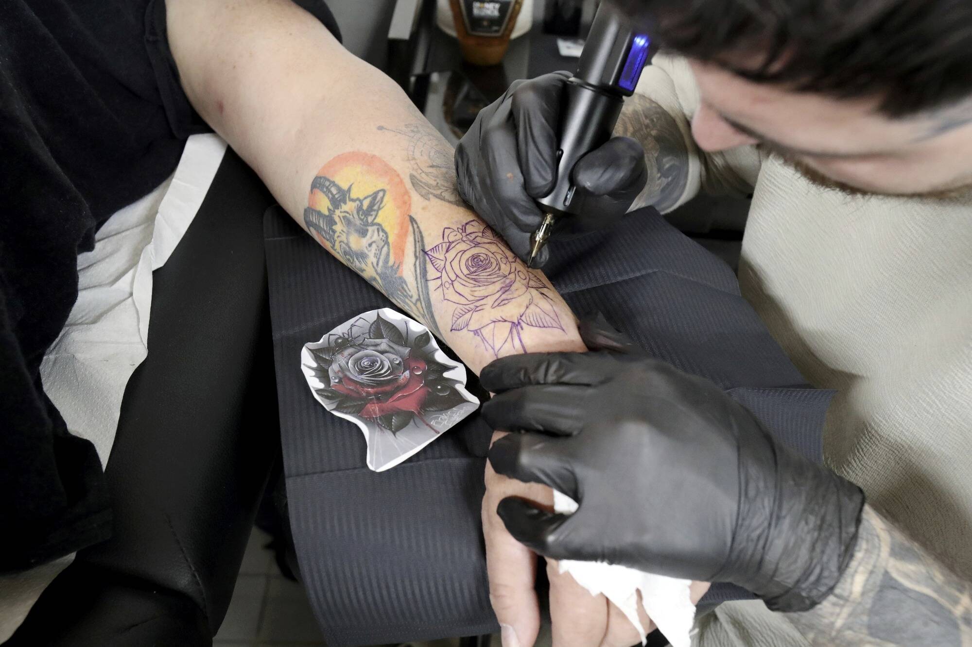 Tatouage: attention à la qualité de l'encre, prévient la Répression des fraudes