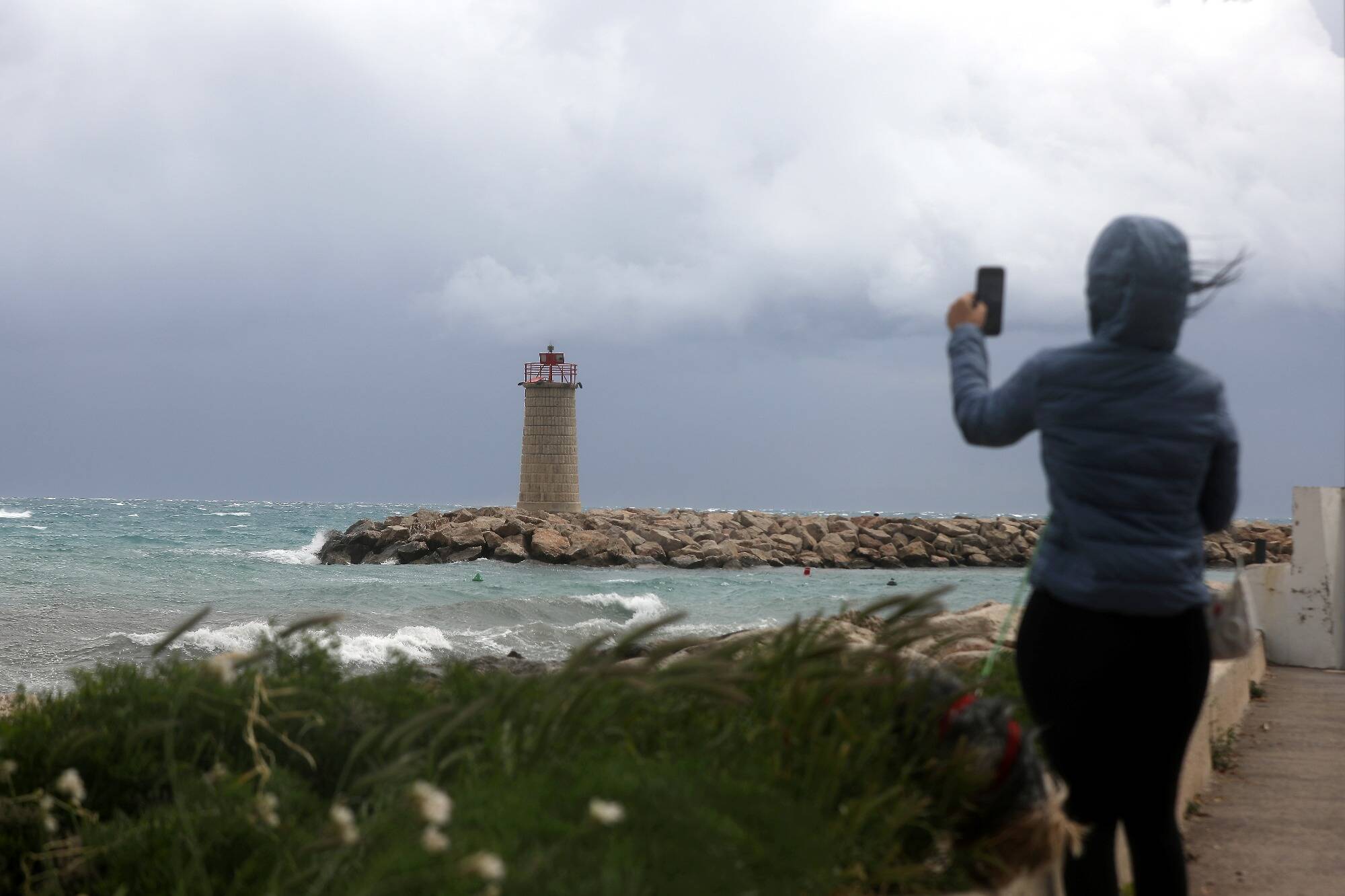 Le Var et les Alpes-Maritimes en alerte jaune aux vents violents: déjà des rafales à plus de 100 km/h à Nice et Porquerolles