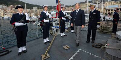 Le prince Albert II en visite à bord du navire militaire français le Pégase
