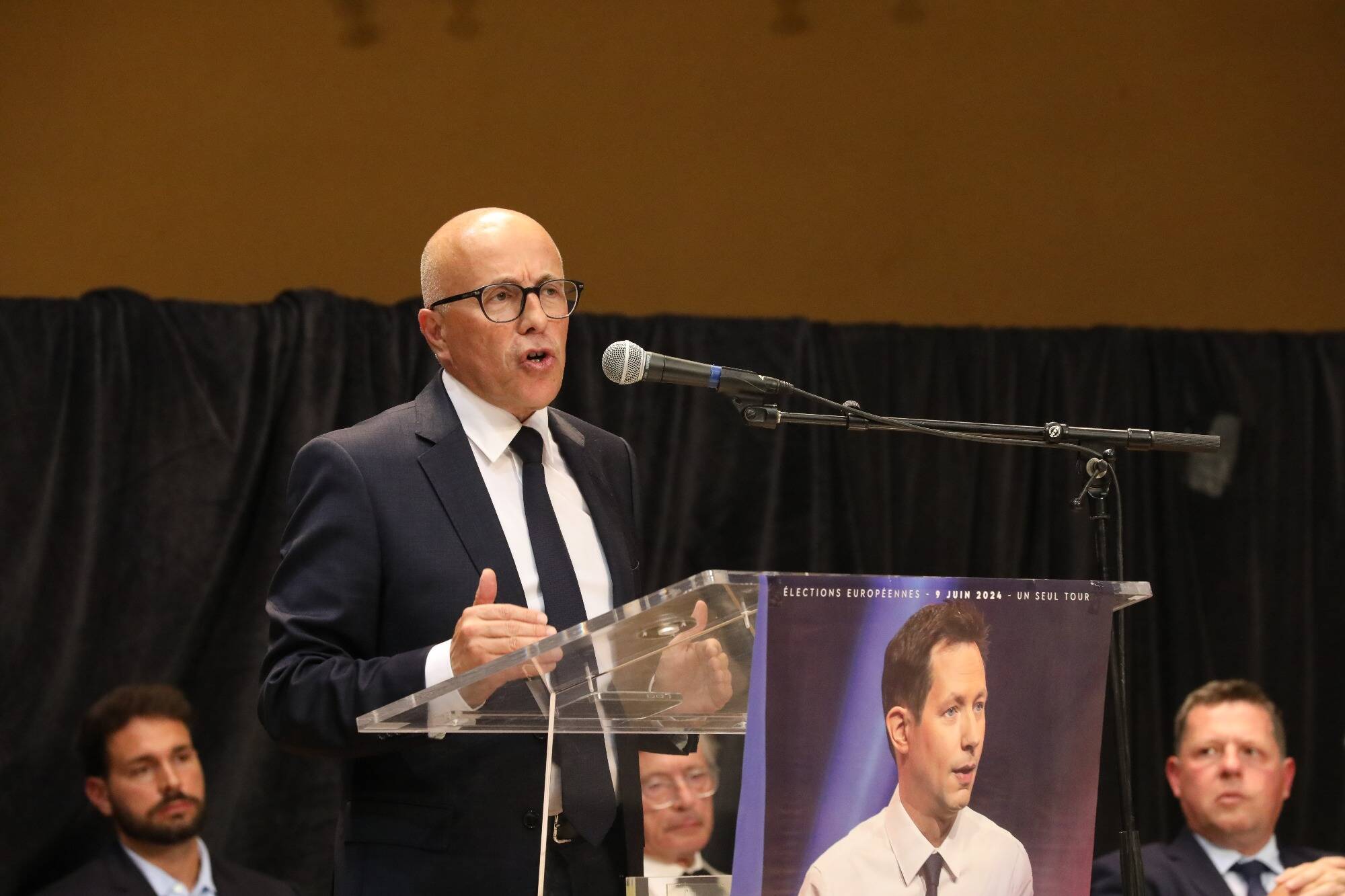 Xavier Bertrand juge "indigne" un tweet des Républicains sur l'Algérie