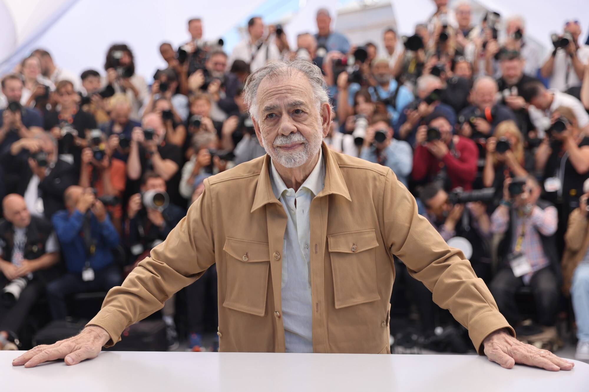 Le réalisateur Francis Ford Coppola reconnaît avoir embrassé des actrices "sur la joue" lors du tournage de "Megalopolis"